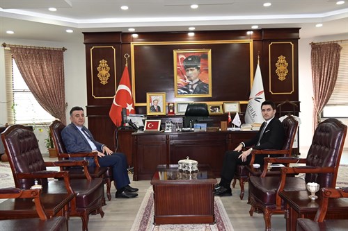 Mardin Aile ve Sosyal Hizmetler İl Müdürü Muzaffer AKÇAM, Kaymakam/Belediye Başkan V. Sn. Evren ÇAKIR’ı makamında ziyaret etti.