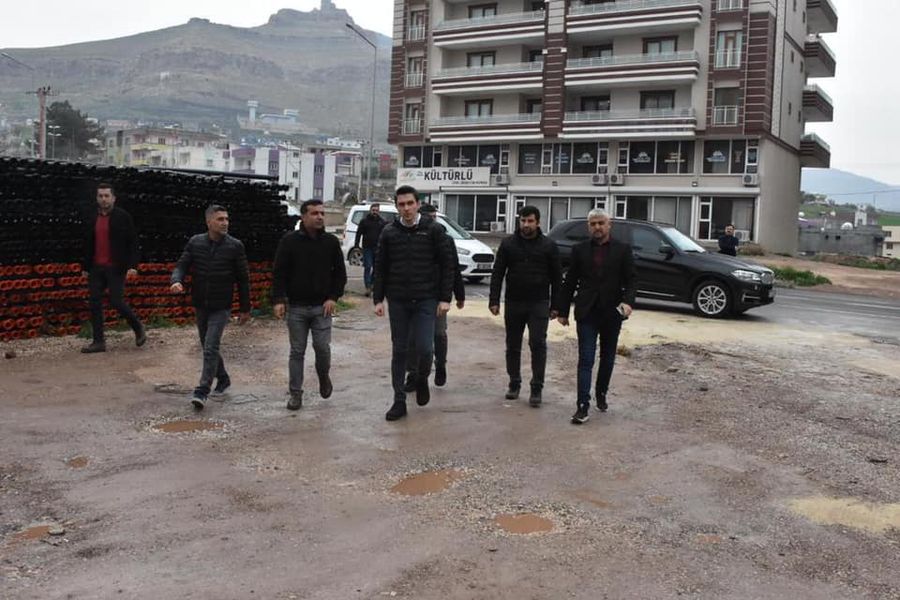 Kaymakam/Belediye Başkan Vekili Sayın Evren ÇAKIR, İlçemizde bakım onarım çalışmaları yapılacak olan alanlarda incelemelerde bulundu.