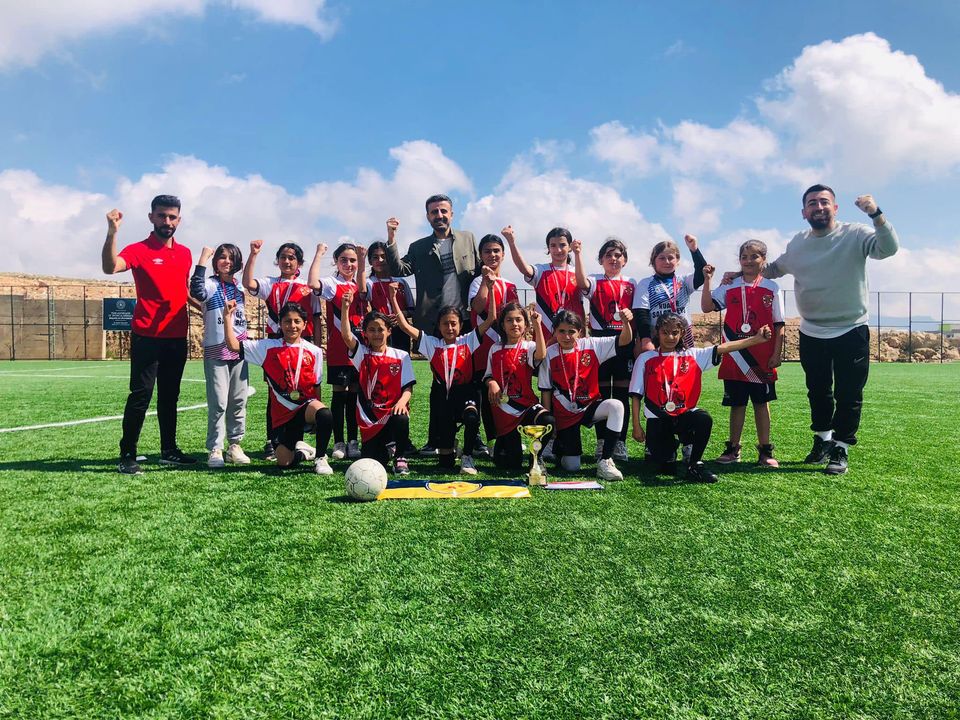 2023-2024 MARDİN Okullararası Futbol Küçük Kızlar İl Birinciliği Müsabakalarında Derik Şehitler Ortaokulu Mardin 2.si olmuştur
