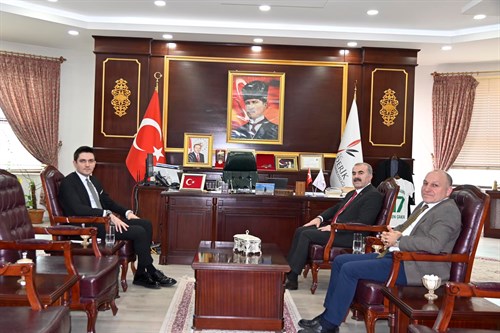 Mardin İl Milli Eğitim Müdürü Murat DEMİR, Kaymakam/Belediye Başkan V. Sn. Evren ÇAKIR’ı makamında ziyaret etti.