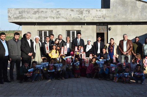 Kaymakam/Belediye Başkan Vekili Sayın Evren ÇAKIR, Yazıcık kırsal mahallemizde çocuklarımızla bir araya gelerek hediyeler dağıttı.